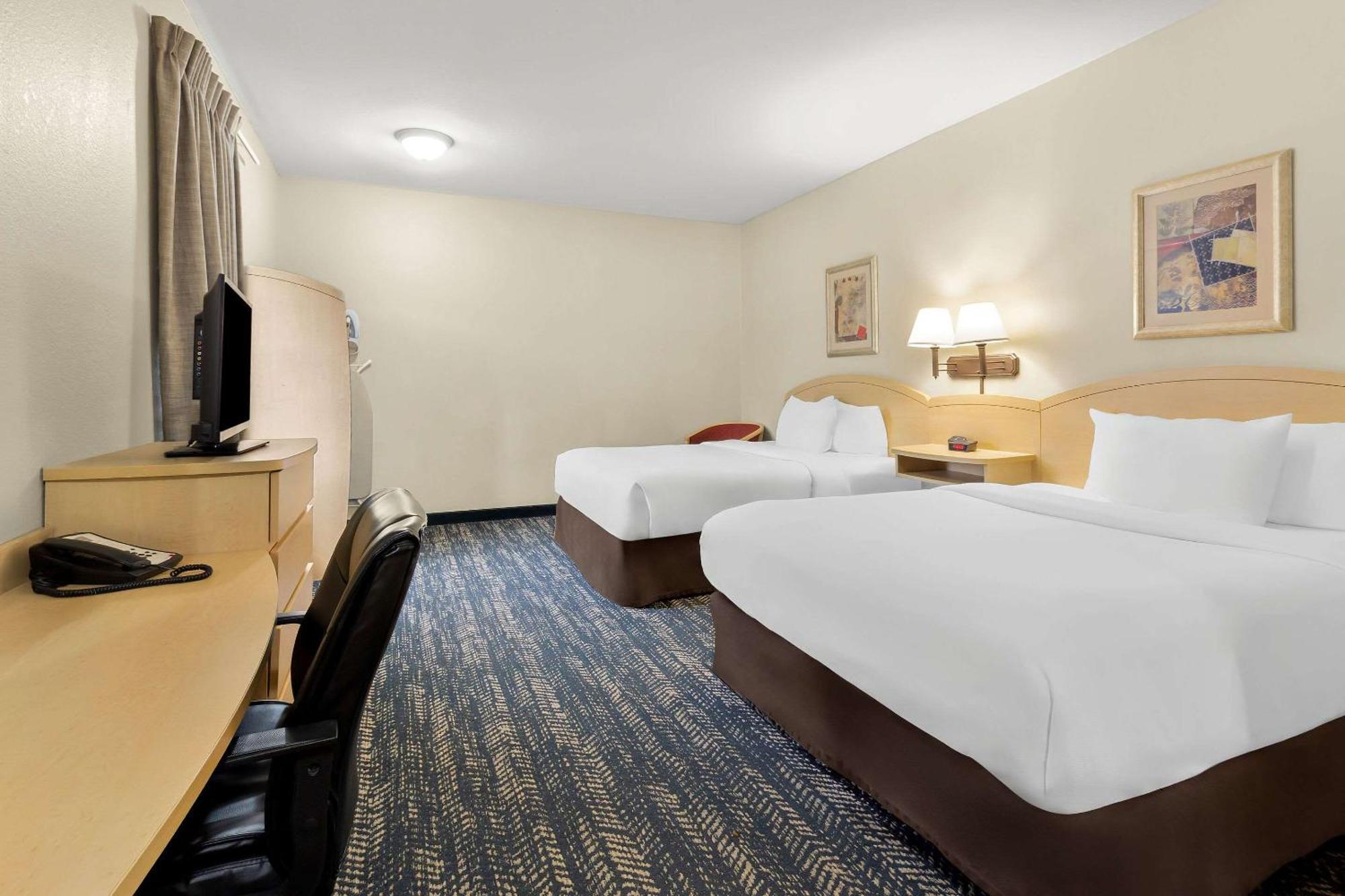 Suburban Studios Morgantown Extérieur photo
