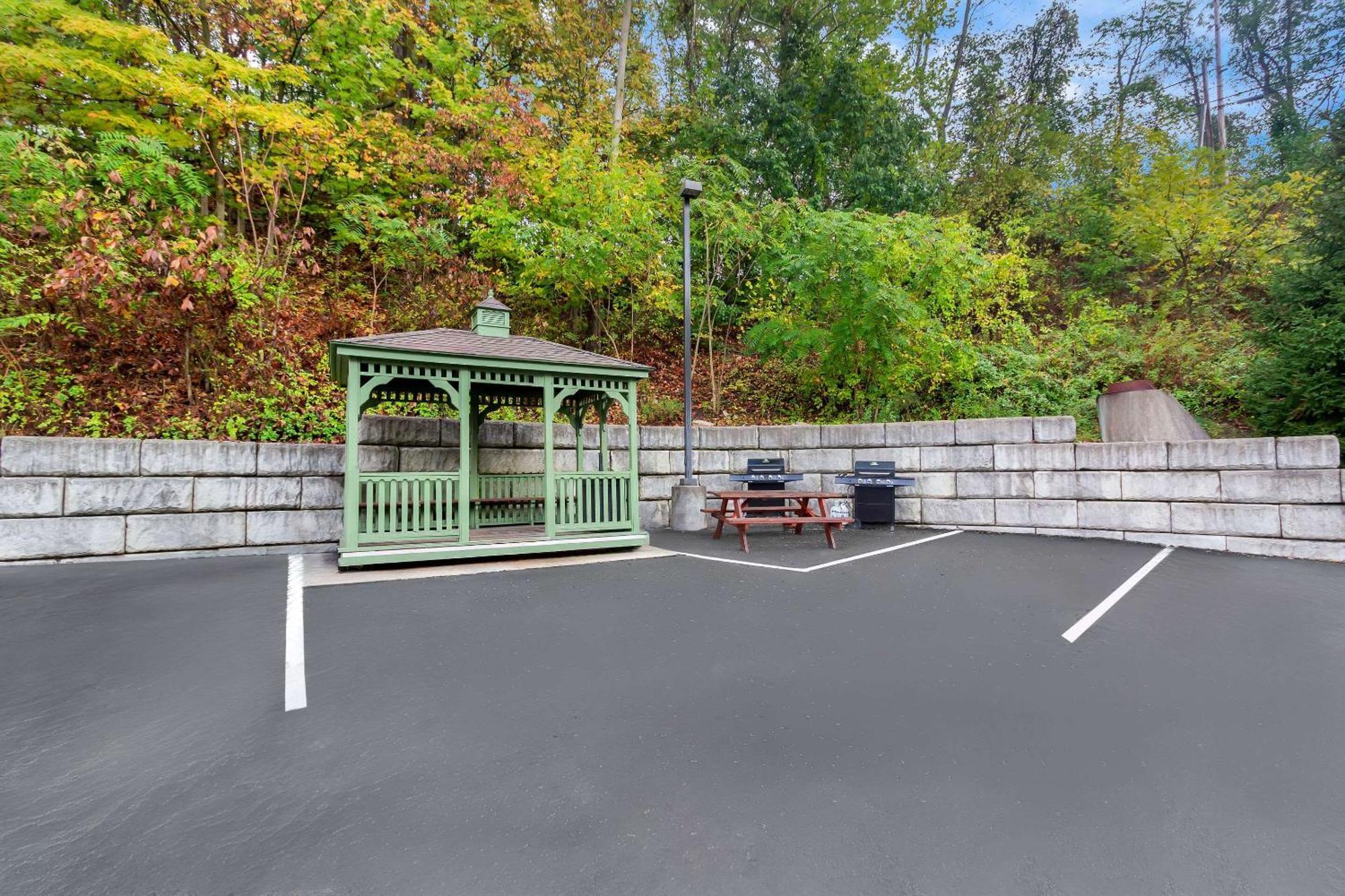 Suburban Studios Morgantown Extérieur photo